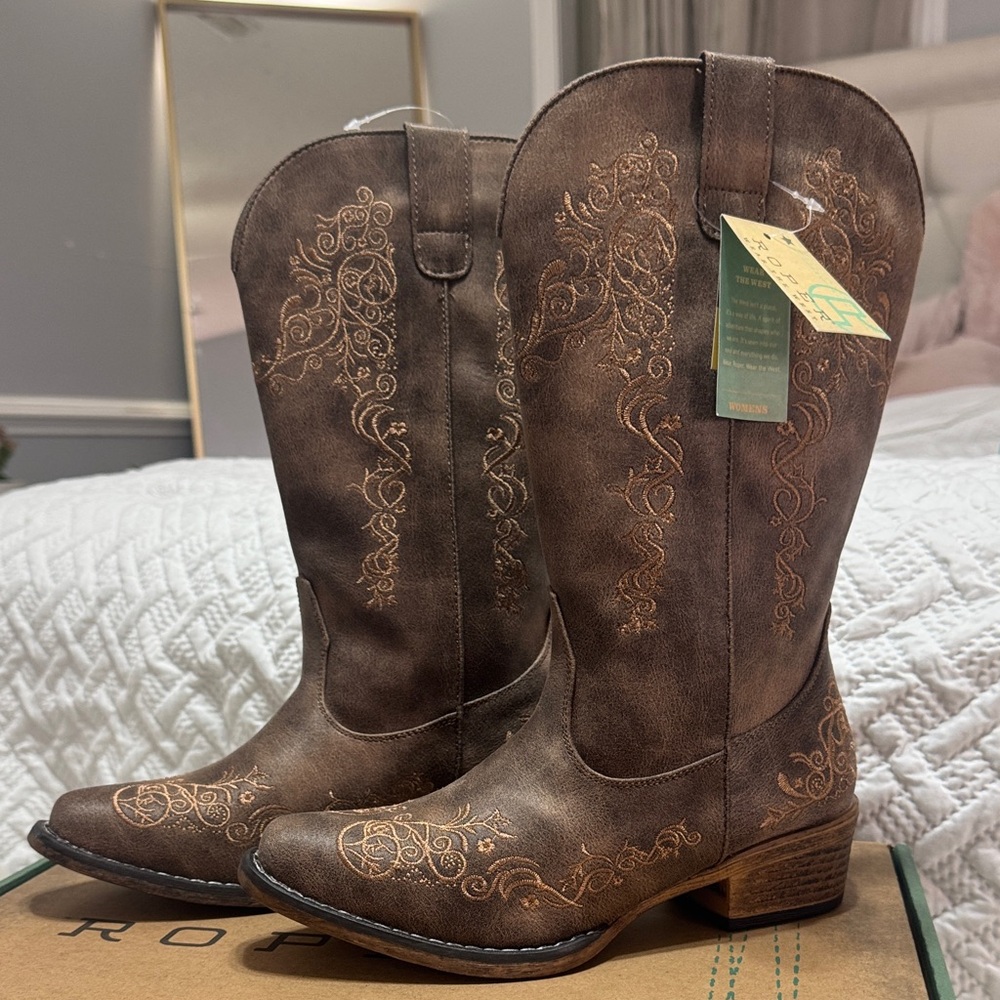 NWT Women’s Roper boots Vintage Brown Vamp Shaft